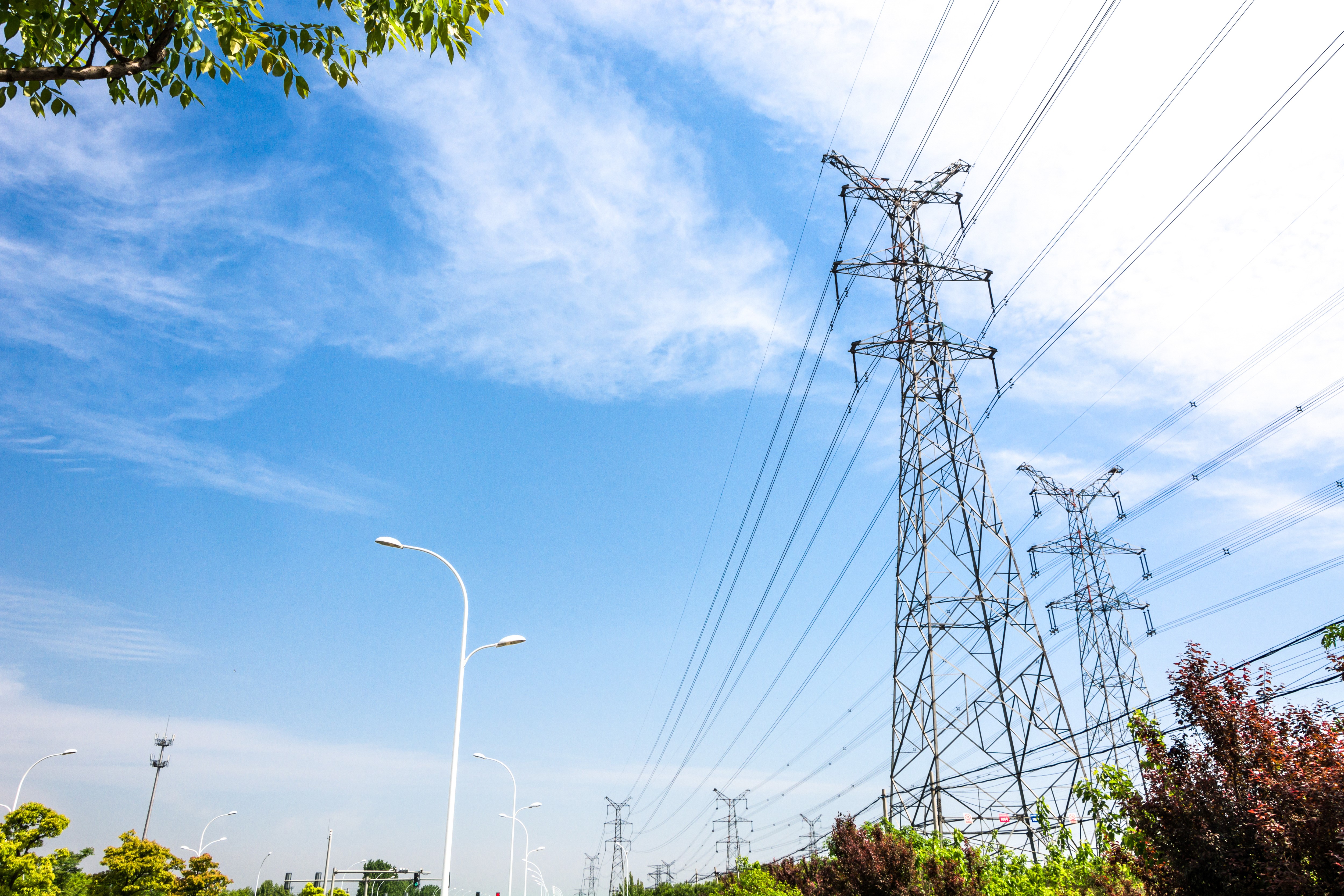 electricity-high-volta_freepik.jpeg